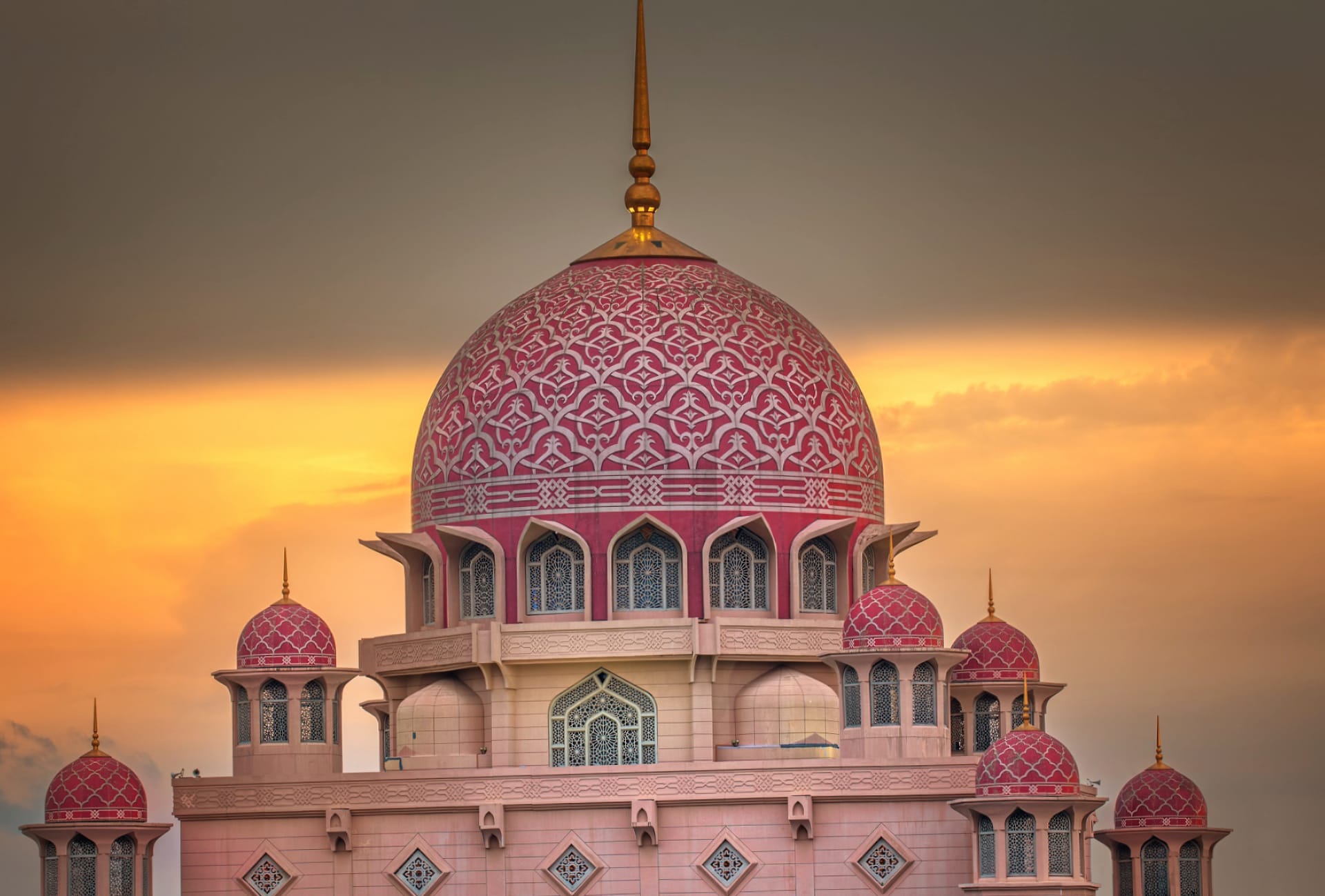 Putrajaya Mosque at 1334 x 750 iPhone 7 size wallpapers HD quality