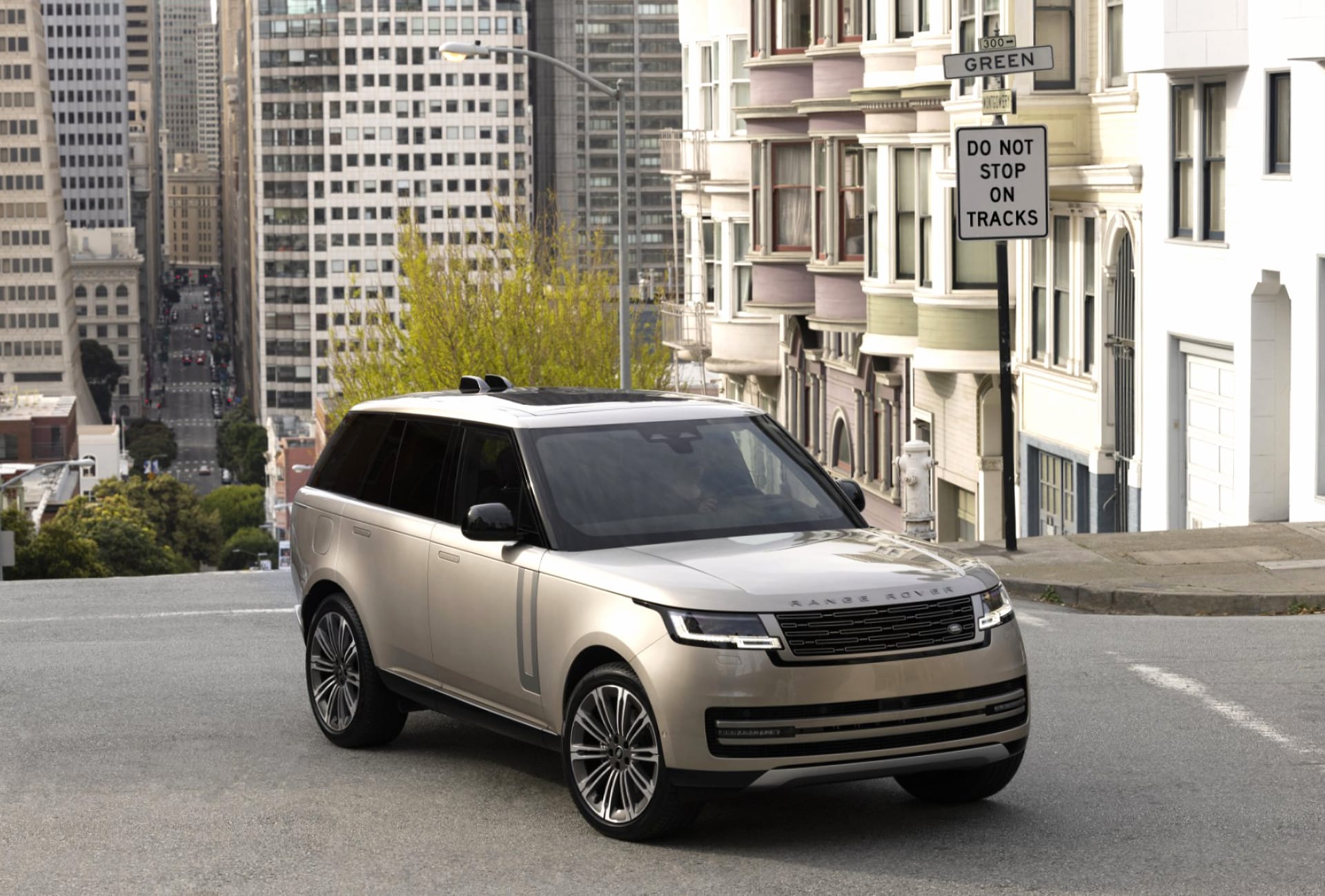 Range Rover HSE D350 at 640 x 1136 iPhone 5 size wallpapers HD quality