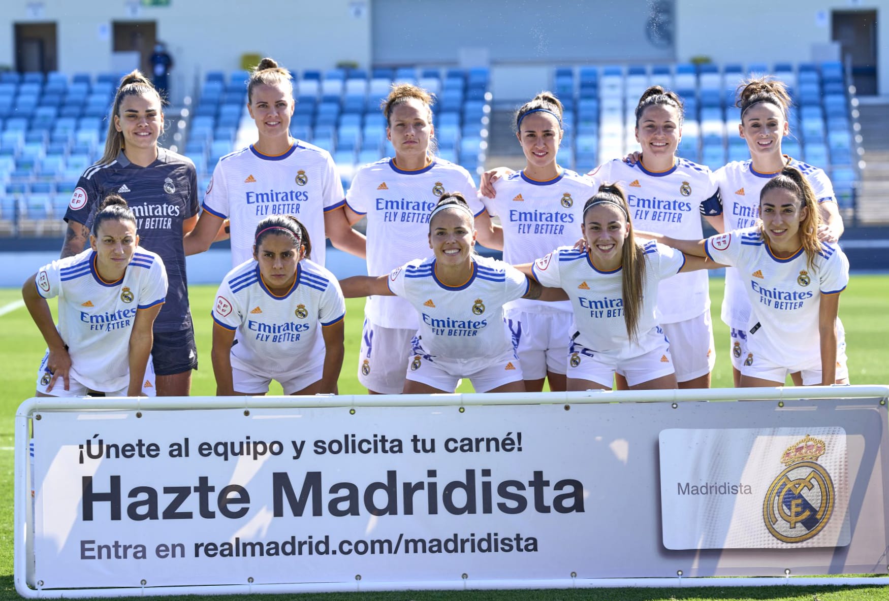 Real Madrid Femenino at 1024 x 1024 iPad size wallpapers HD quality