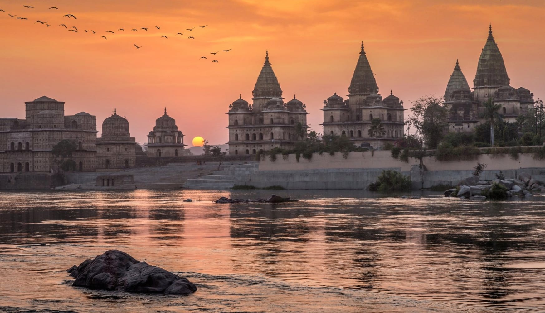 Royal Chhatris of Orchha at 1152 x 864 size wallpapers HD quality