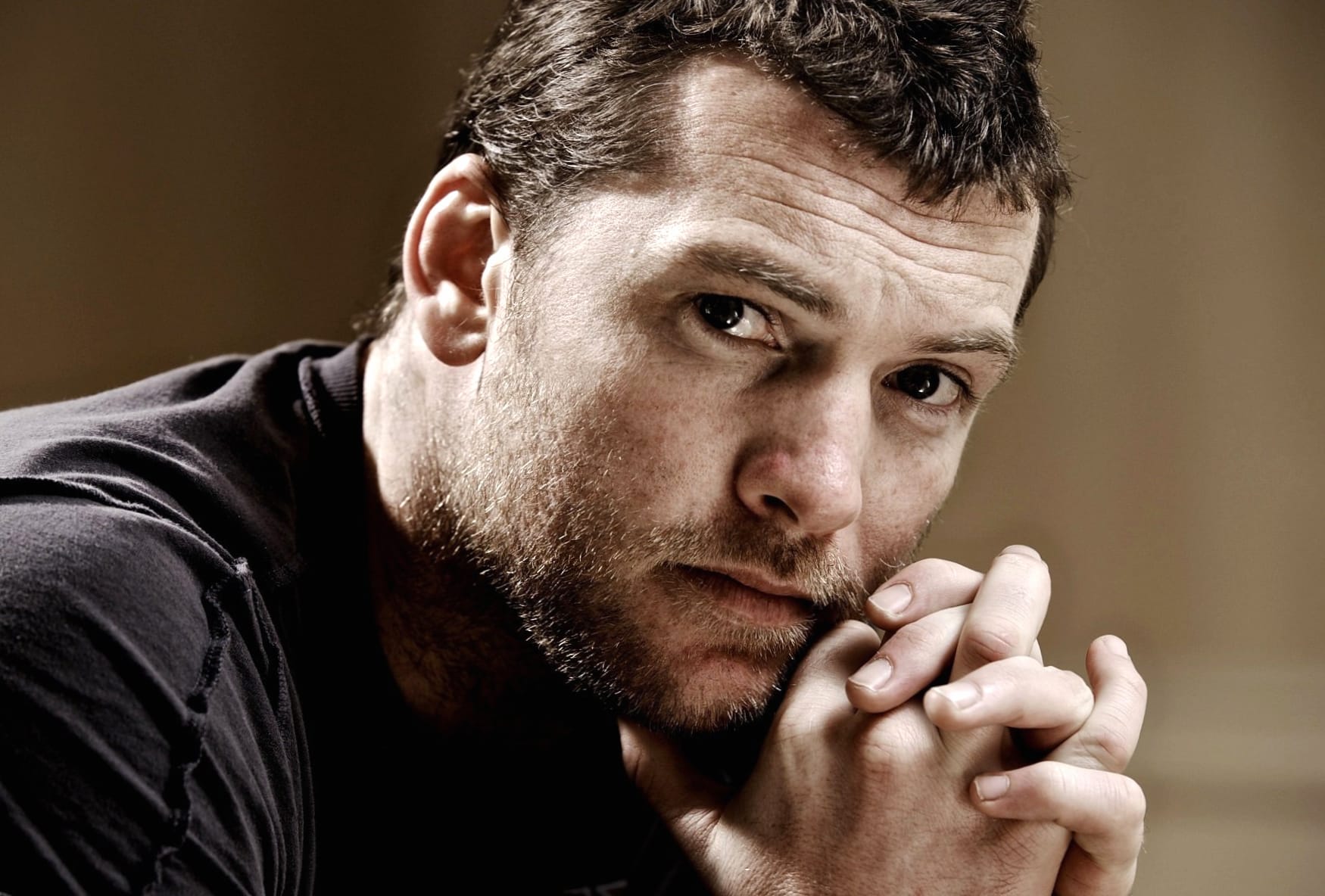 Sam Worthington at 640 x 1136 iPhone 5 size wallpapers HD quality