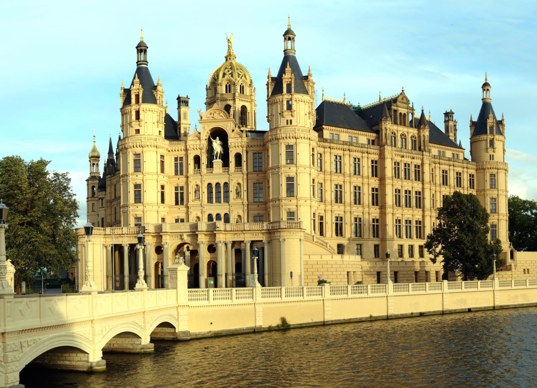 Schwerin Castle, Germany at 640 x 960 iPhone 4 size wallpapers HD quality