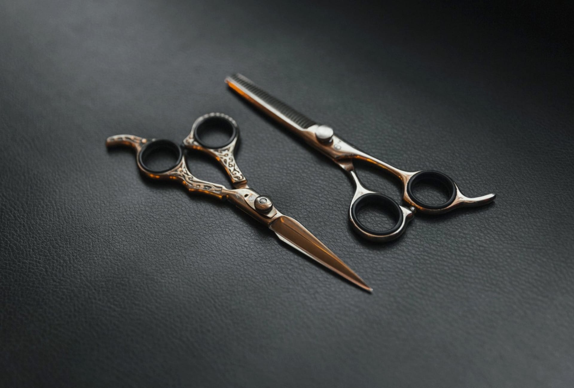 Scissors at 1600 x 1200 size wallpapers HD quality
