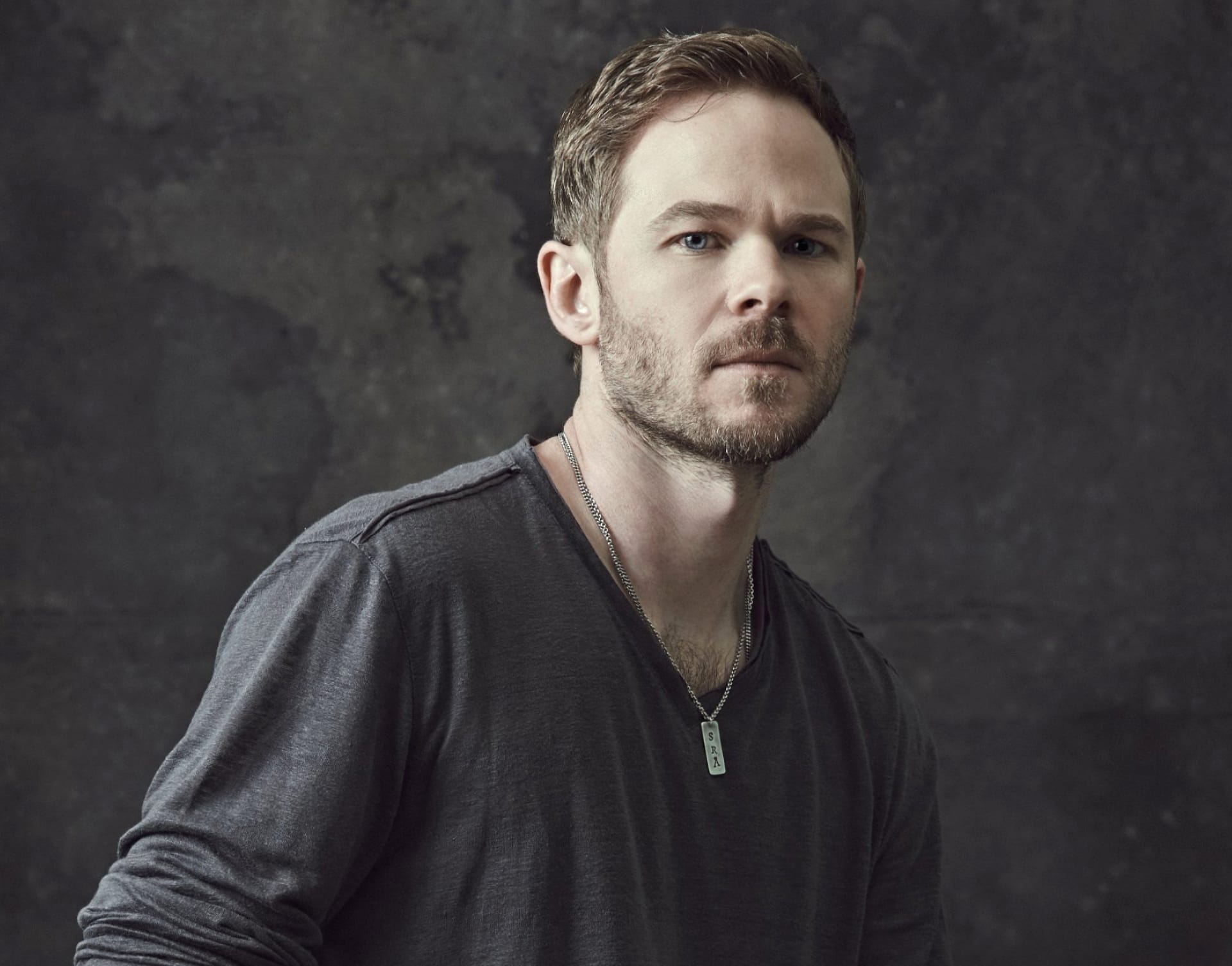 Shawn Ashmore at 2048 x 2048 iPad size wallpapers HD quality