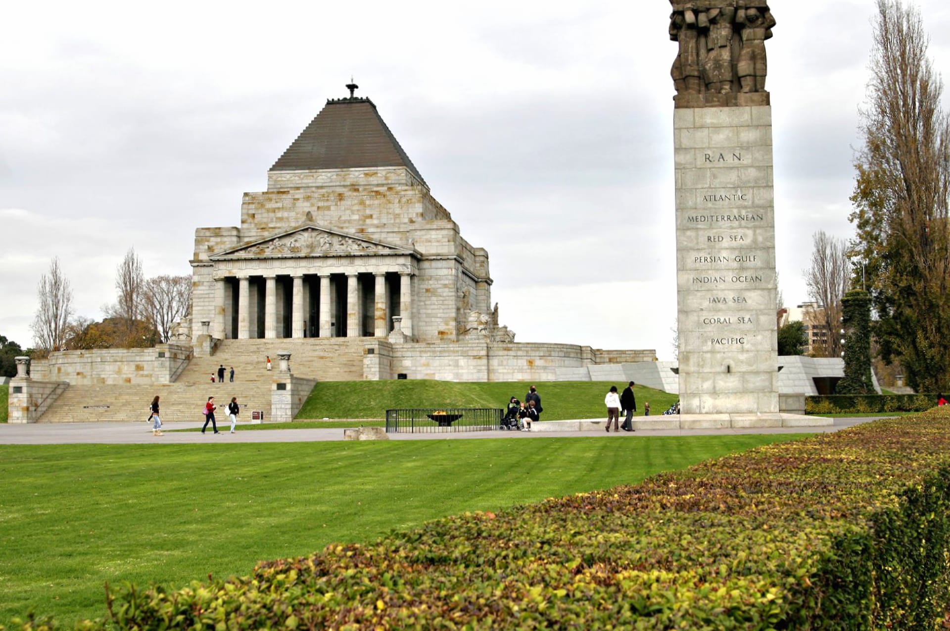 Shrine of Remembrance at 1600 x 1200 size wallpapers HD quality