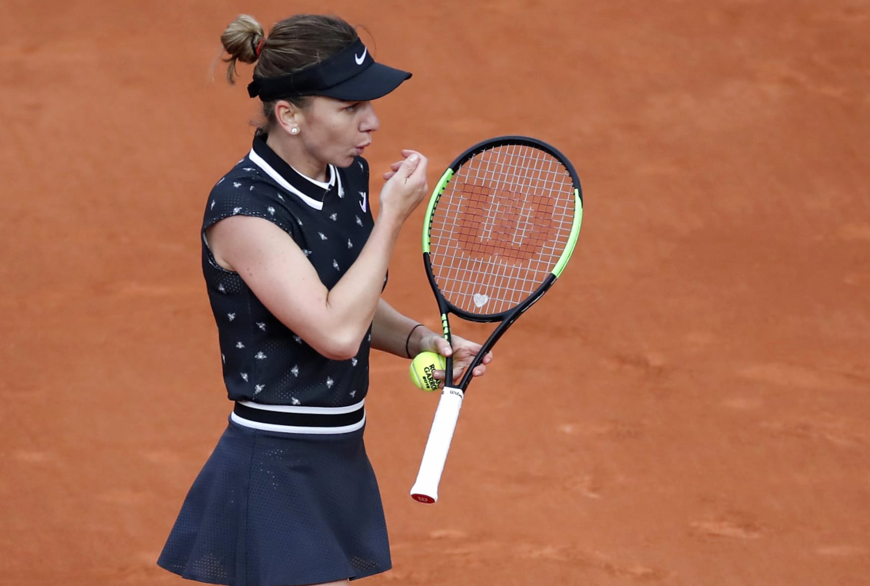 Simona Halep at 750 x 1334 iPhone 6 size wallpapers HD quality