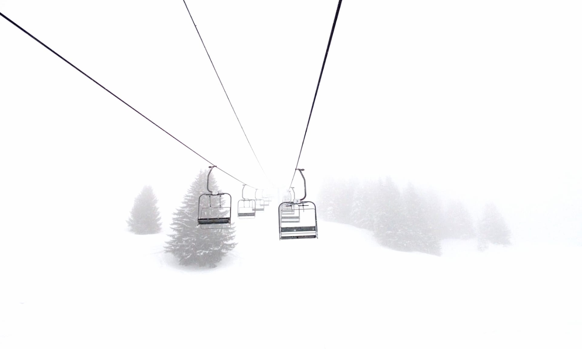 Ski Lift at 640 x 960 iPhone 4 size wallpapers HD quality