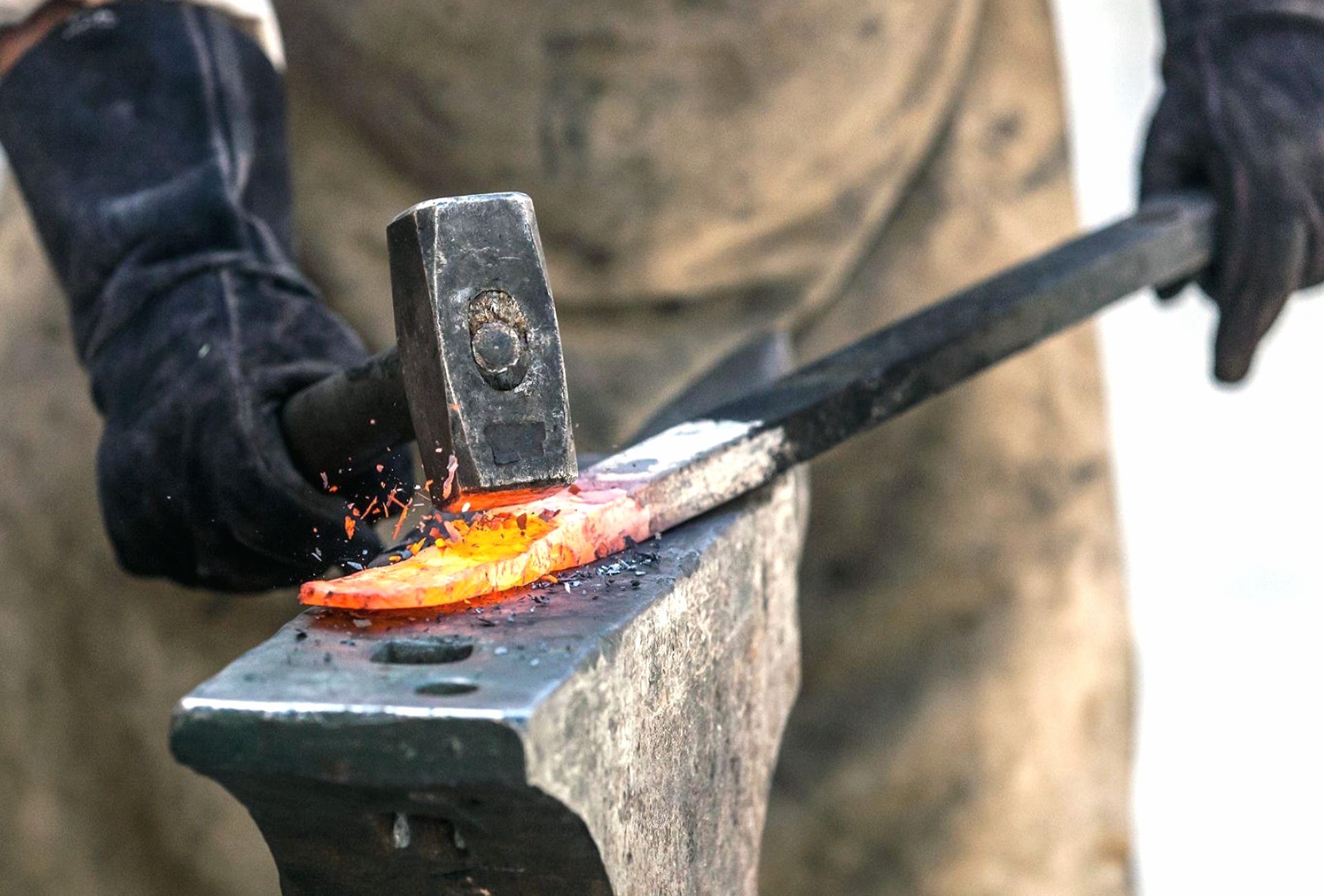 Smithing at 640 x 960 iPhone 4 size wallpapers HD quality