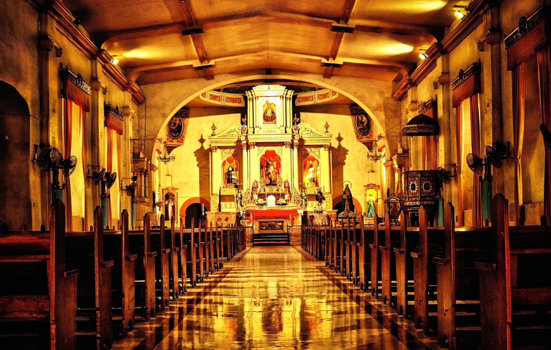 St. James the Apostle Parish Church at 640 x 960 iPhone 4 size wallpapers HD quality
