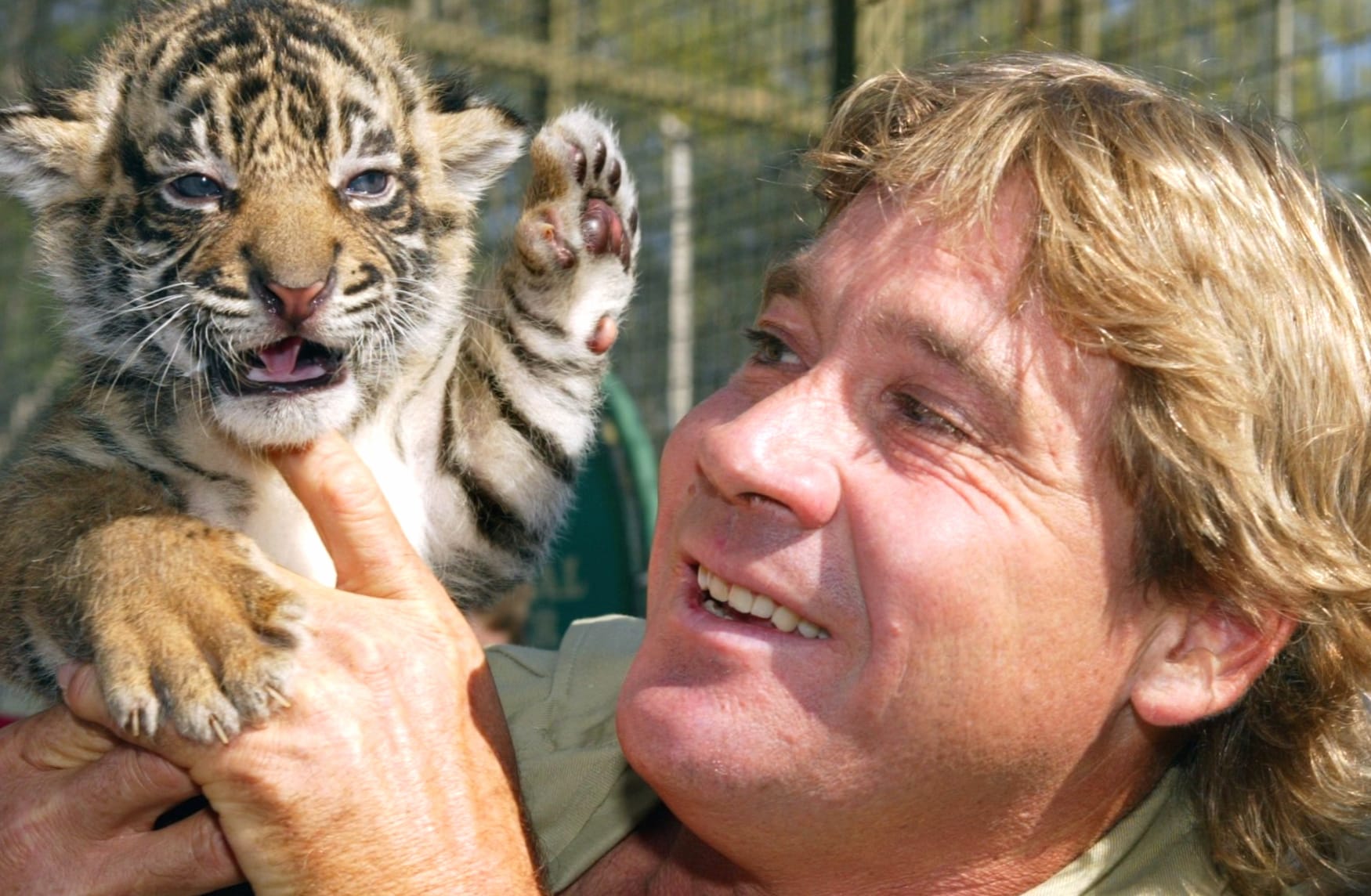 Steve Irwin at 1334 x 750 iPhone 7 size wallpapers HD quality