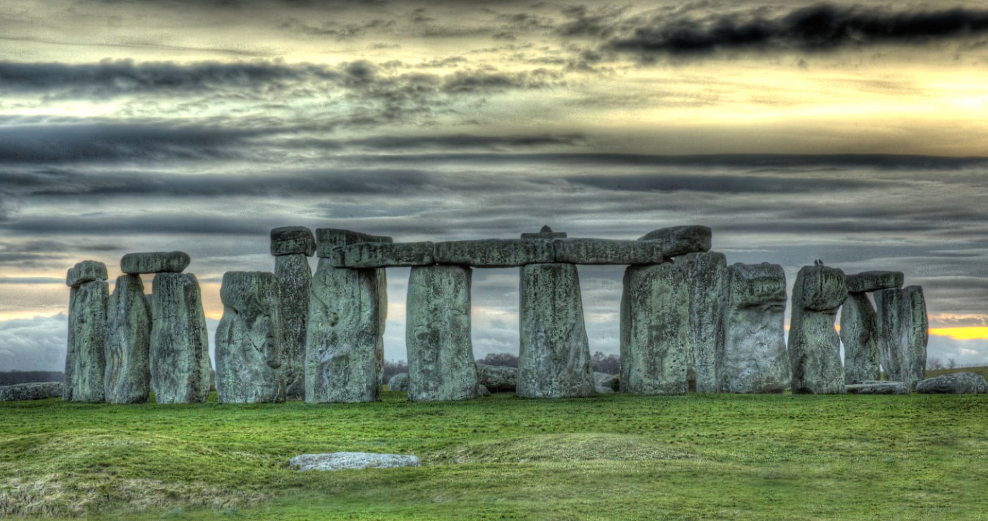 Stonehenge at 320 x 480 iPhone size wallpapers HD quality