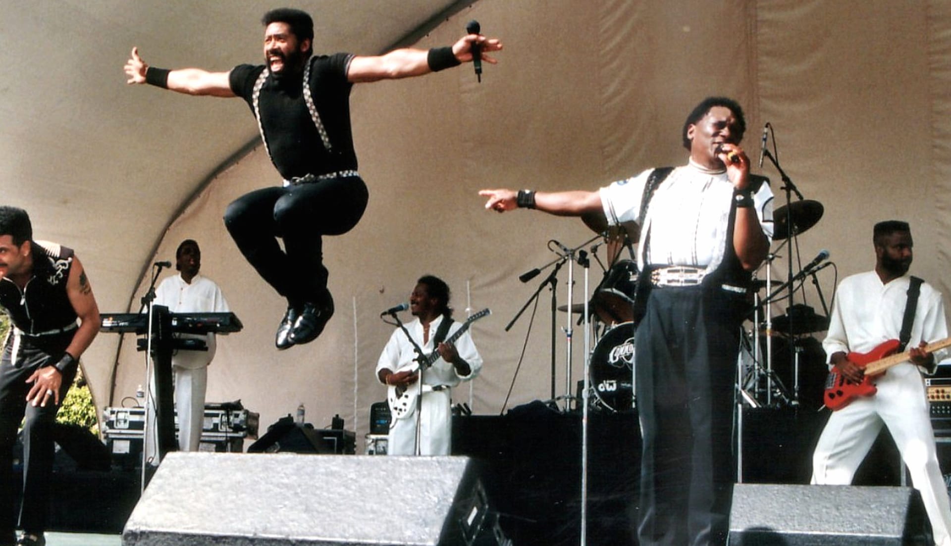 The Commodores at 1600 x 1200 size wallpapers HD quality