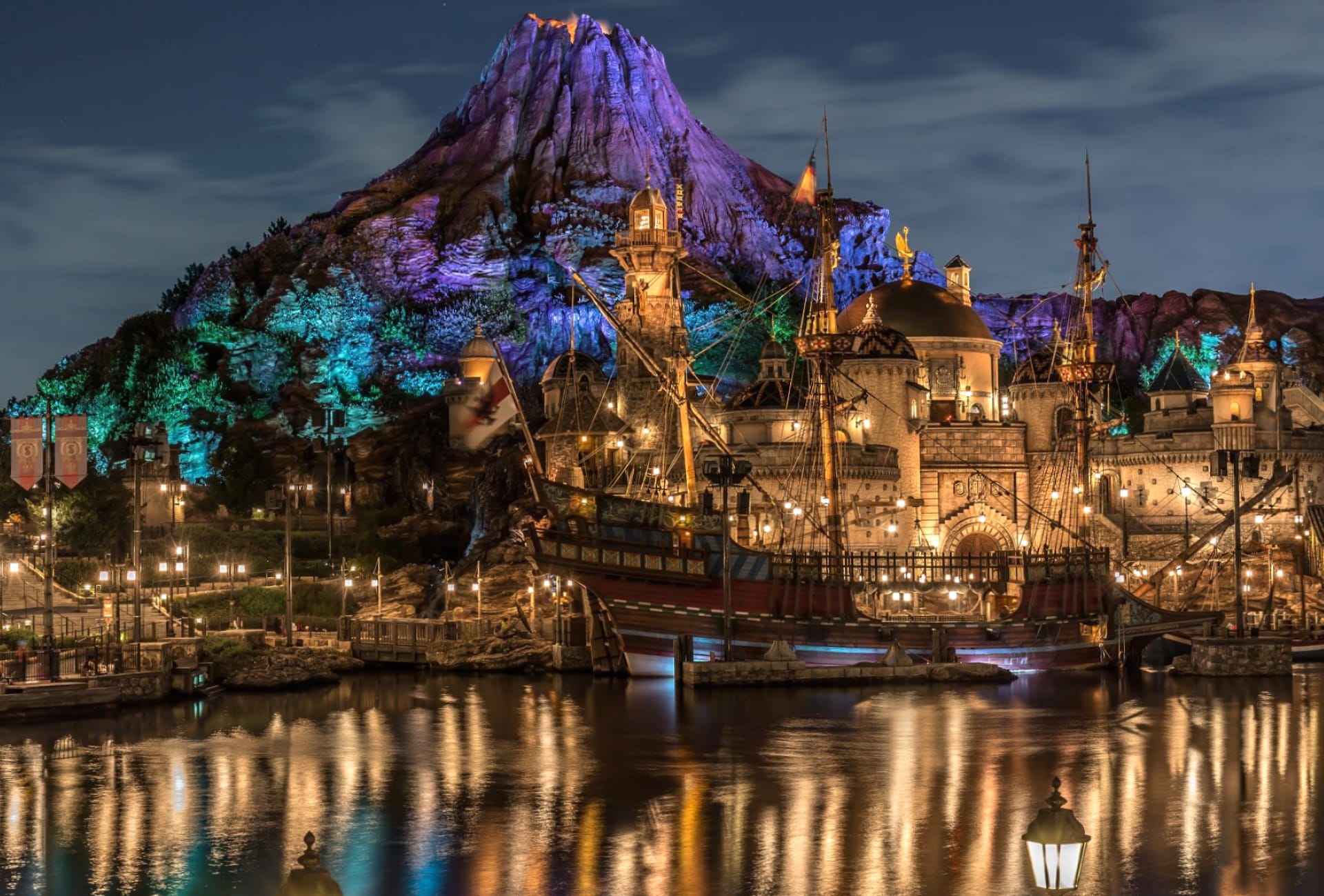 Tokyo DisneySea at 640 x 960 iPhone 4 size wallpapers HD quality
