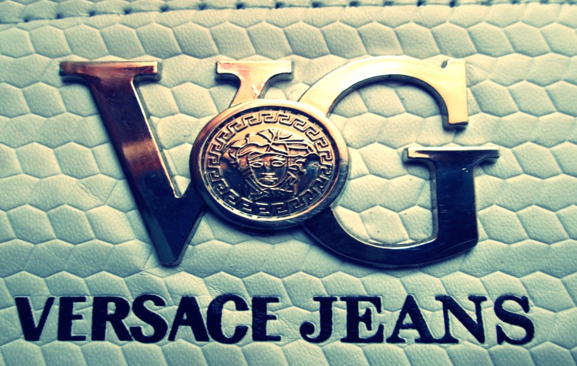 Versace at 1334 x 750 iPhone 7 size wallpapers HD quality