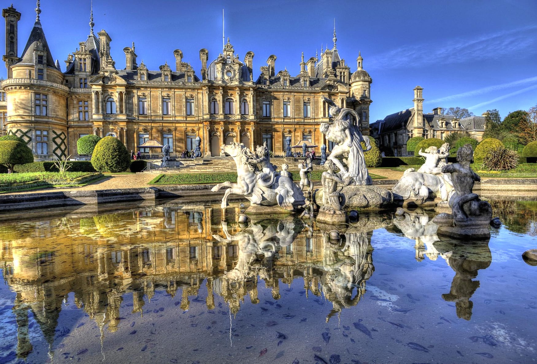 Waddesdon Manor at 1152 x 864 size wallpapers HD quality