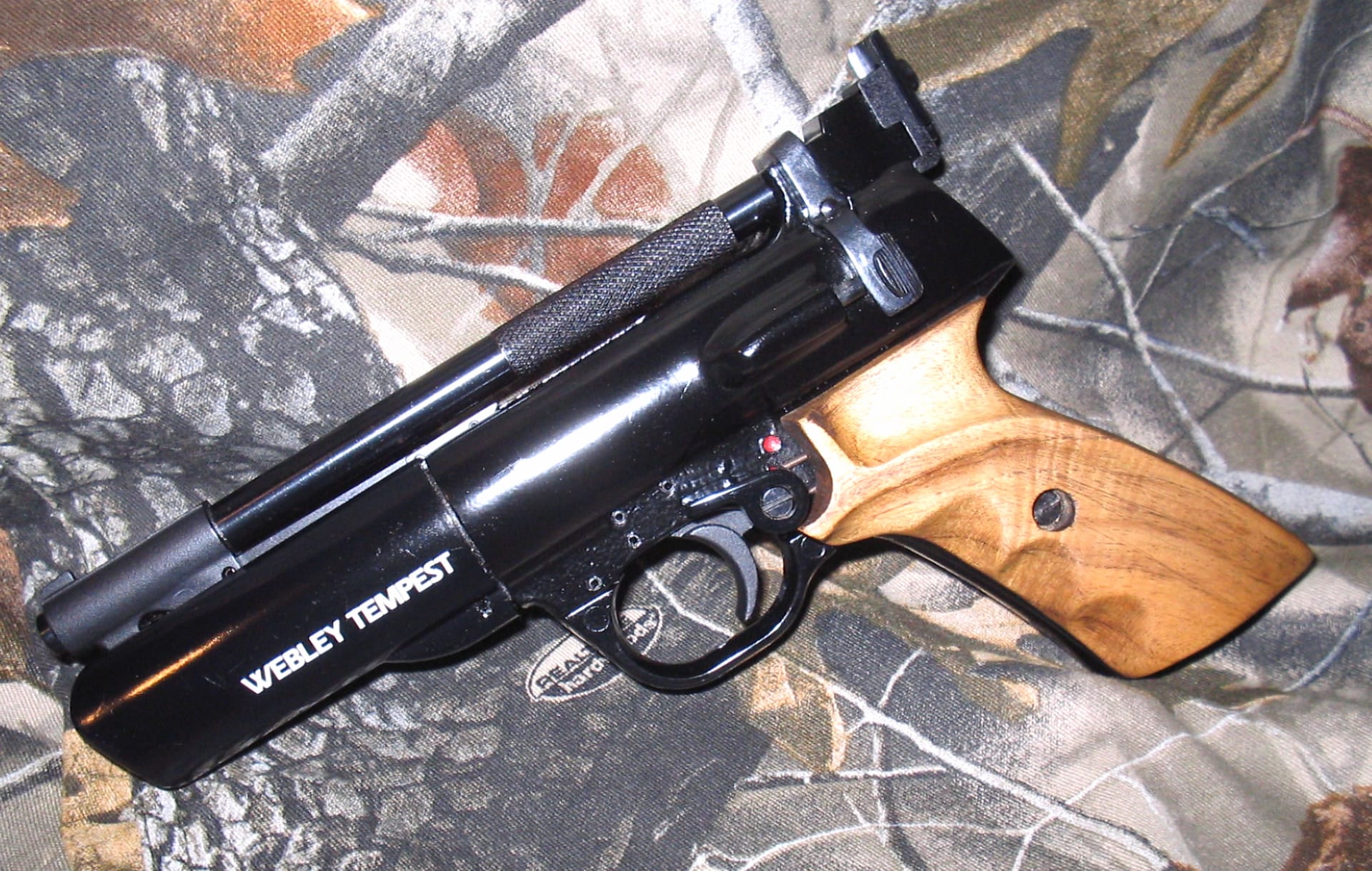 Webley Tempest Air Pistol at 1280 x 960 size wallpapers HD quality