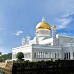 Sultan Omar Ali Saifuddin Mosque hd pics