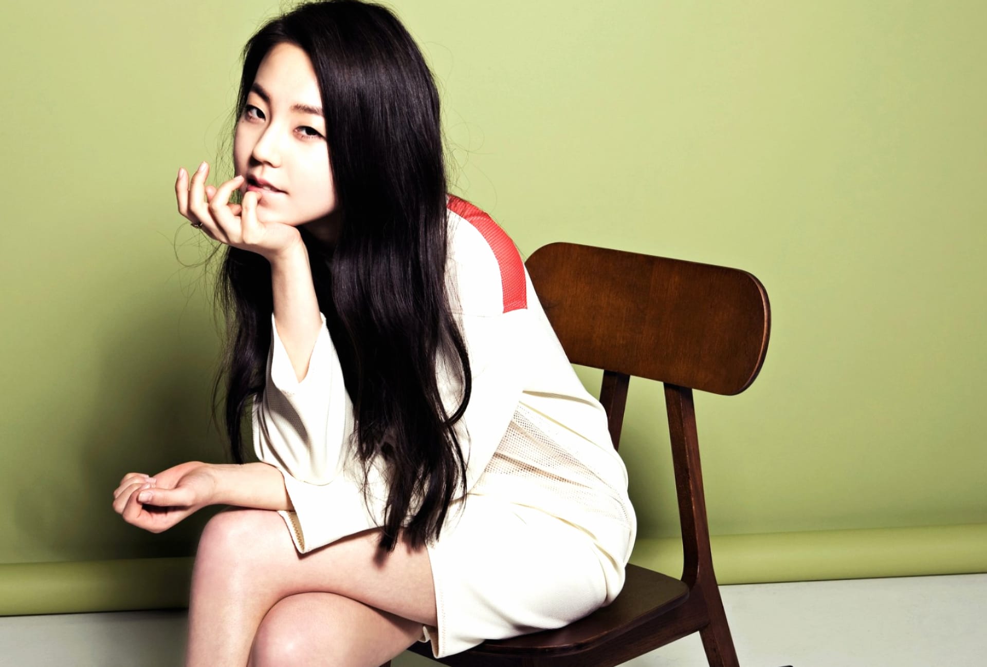 Ahn So Hee at 640 x 1136 iPhone 5 size wallpapers HD quality