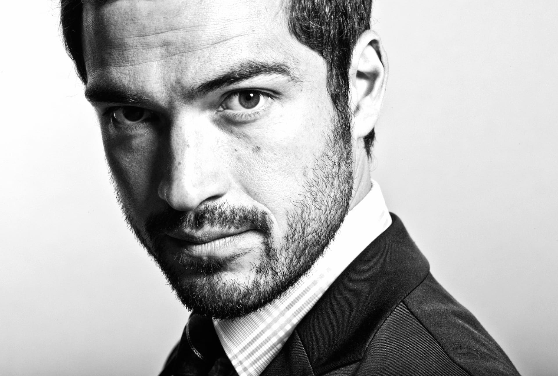 Alfonso Herrera at 640 x 1136 iPhone 5 size wallpapers HD quality