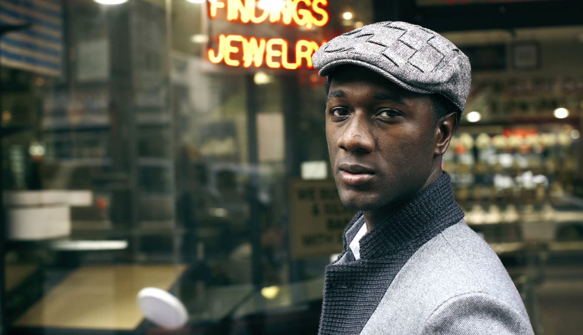 Aloe Blacc at 320 x 480 iPhone size wallpapers HD quality
