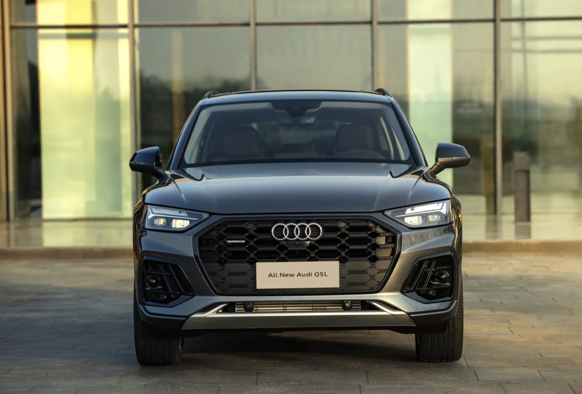 Audi Q5 45 TFSI quattro S line at 750 x 1334 iPhone 6 size wallpapers HD quality