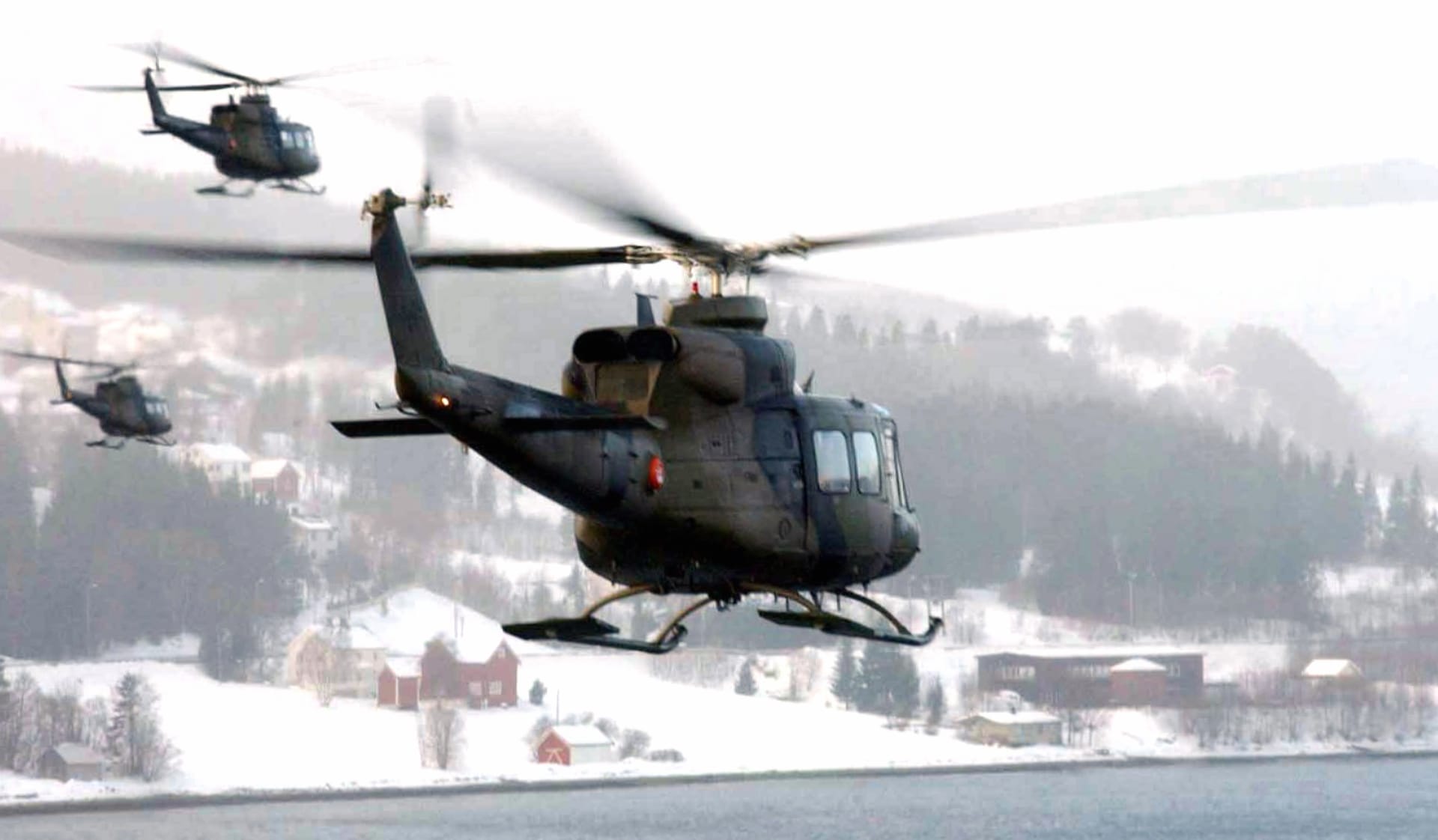 Bell 412 at 1152 x 864 size wallpapers HD quality