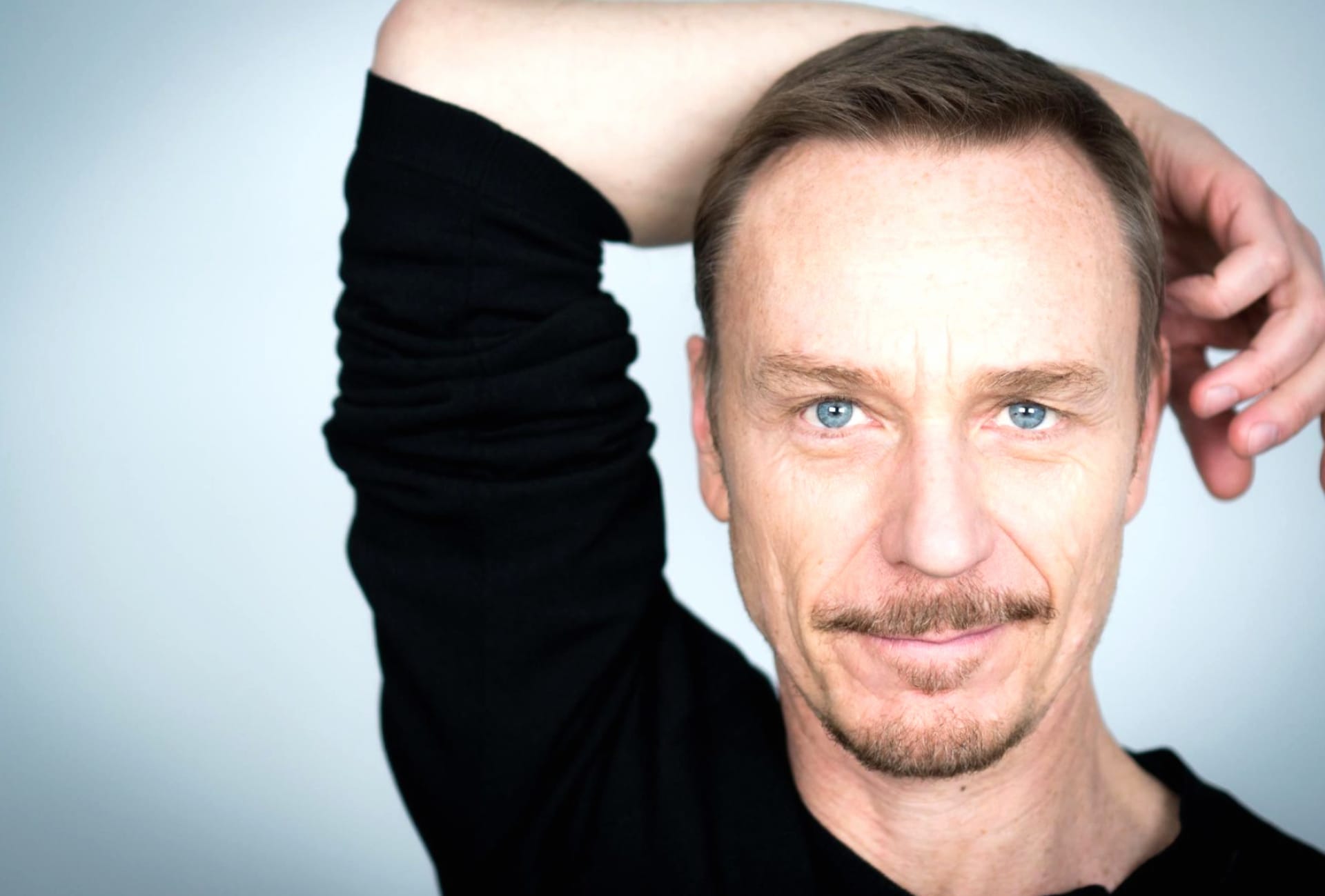 Ben Daniels at 640 x 960 iPhone 4 size wallpapers HD quality