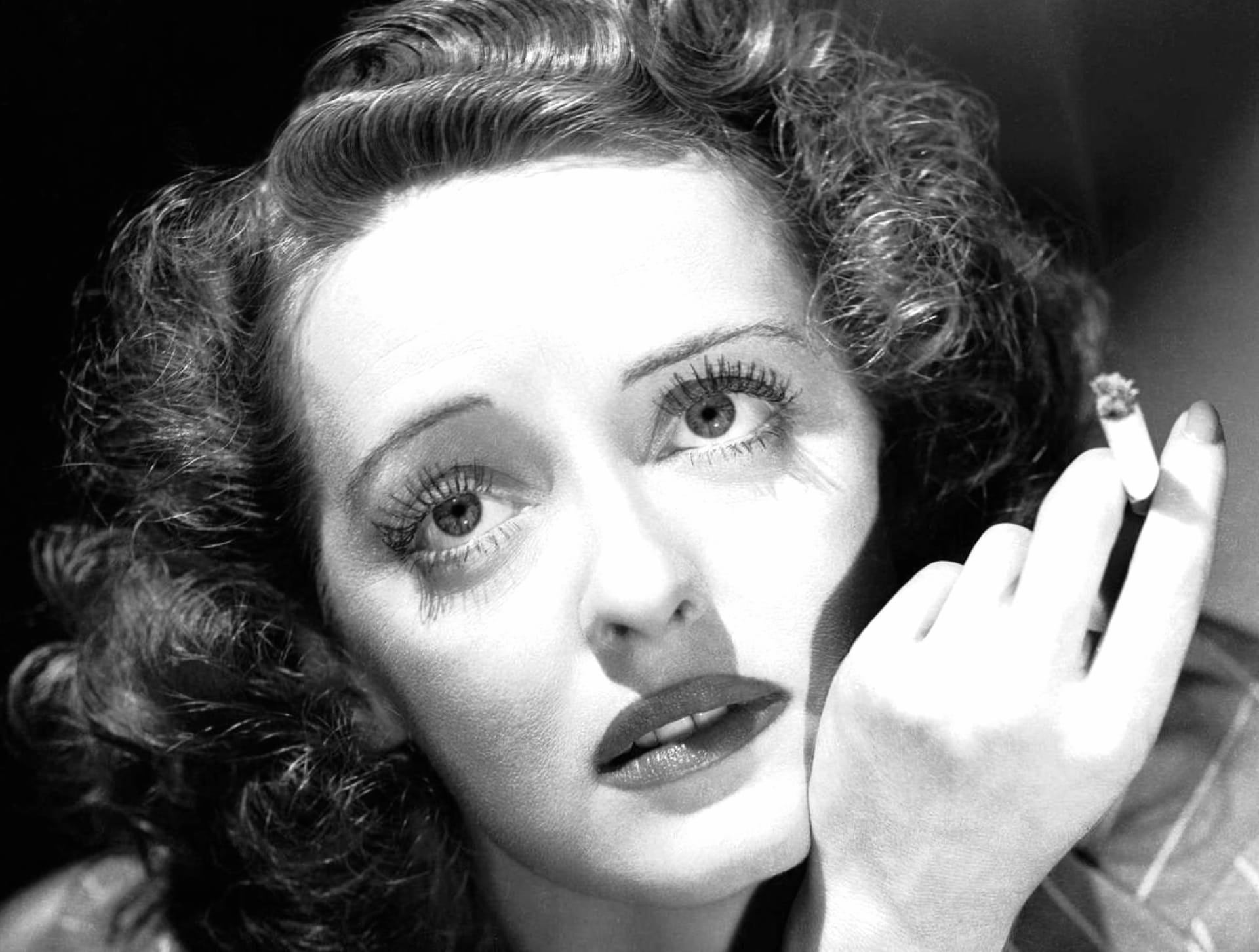 Bette Davis at 1024 x 1024 iPad size wallpapers HD quality