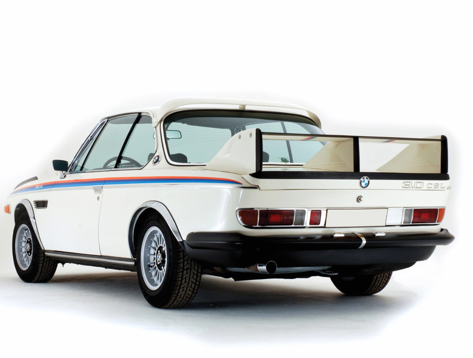 BMW 3.0 CSL at 640 x 1136 iPhone 5 size wallpapers HD quality