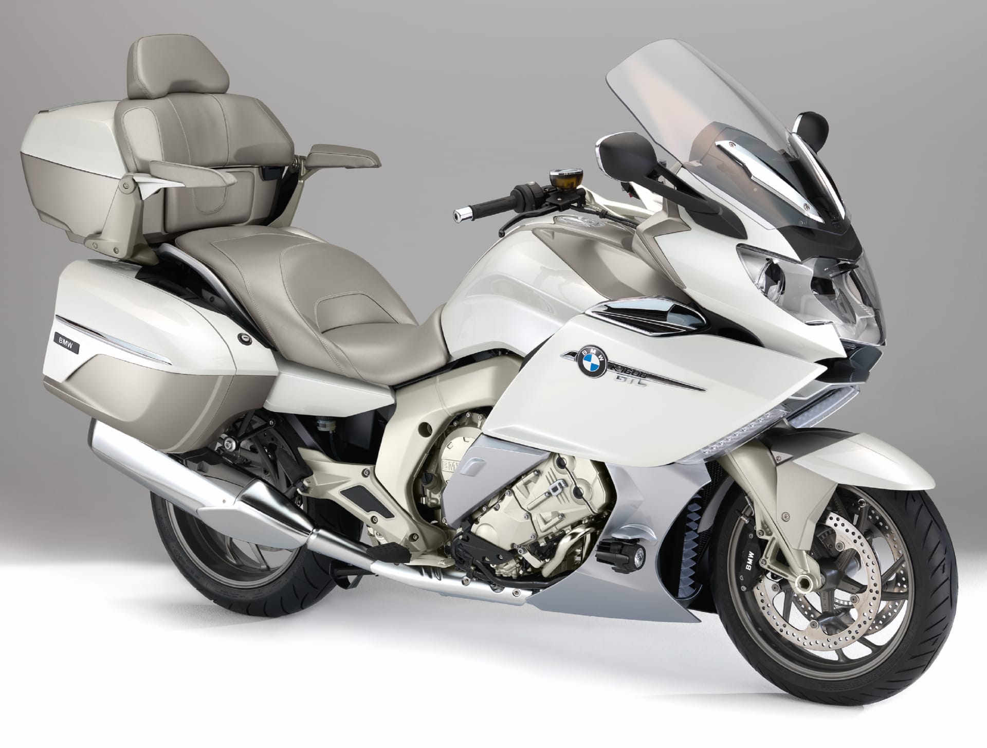 BMW K1600GT at 2048 x 2048 iPad size wallpapers HD quality