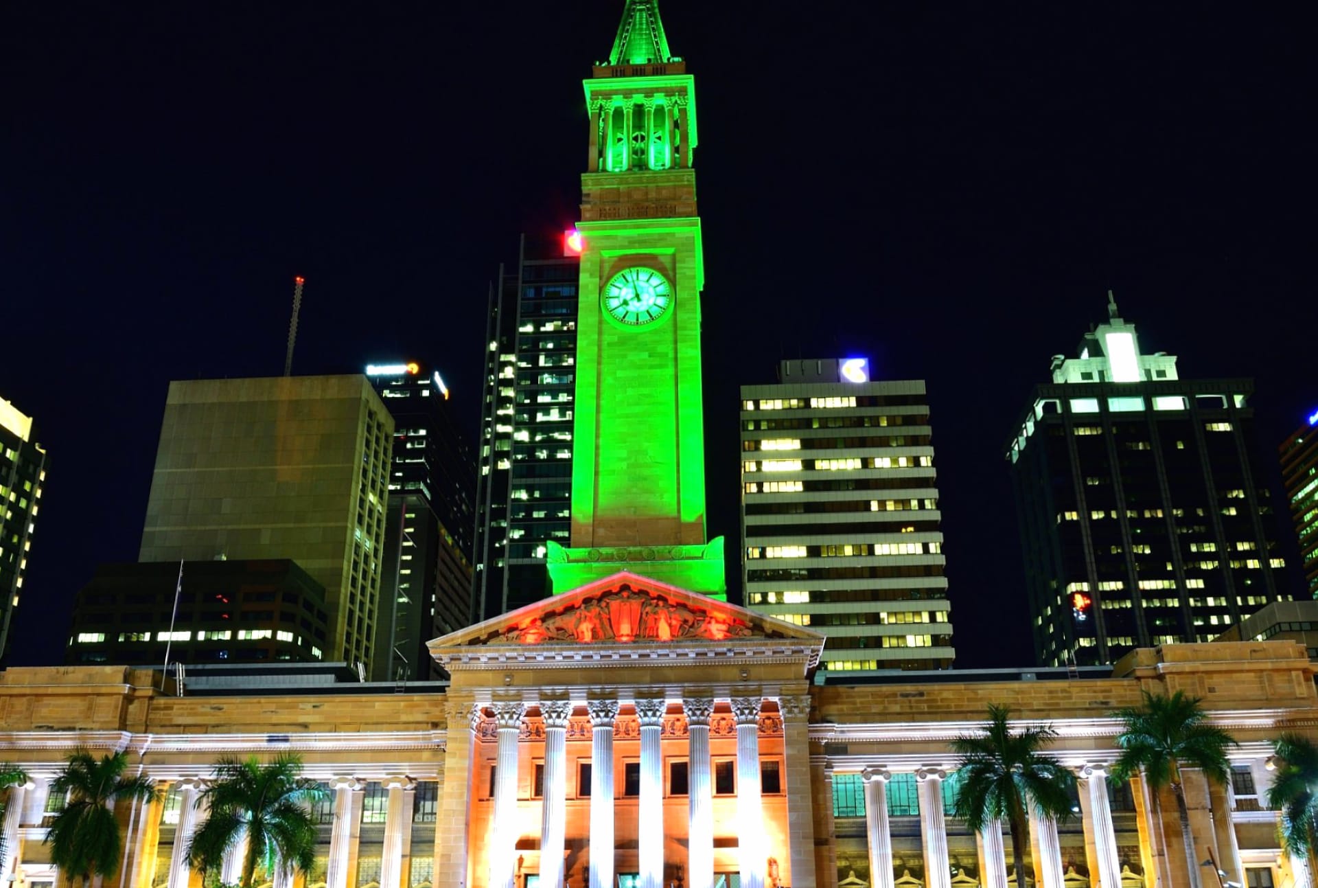 Brisbane City Hall at 320 x 480 iPhone size wallpapers HD quality