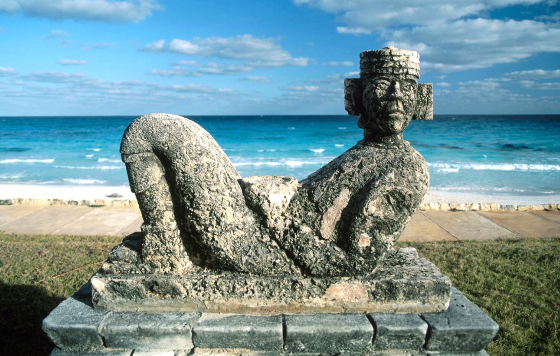 Chac-Mool at 1024 x 768 size wallpapers HD quality