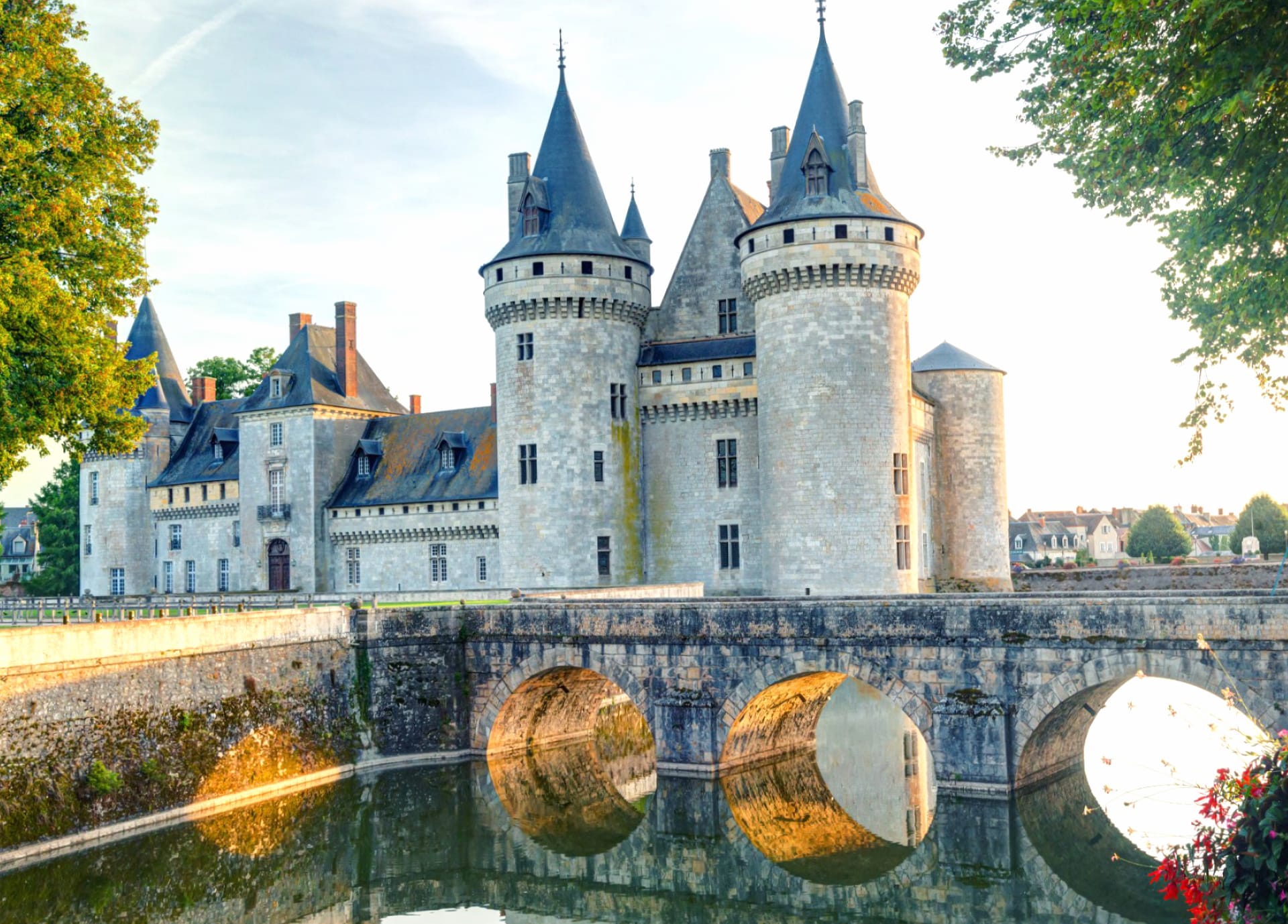 Chateau de Sully-sur-Loire wallpapers HD quality