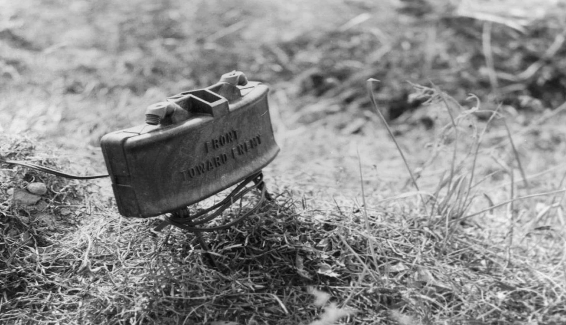 Claymore Mine at 1152 x 864 size wallpapers HD quality