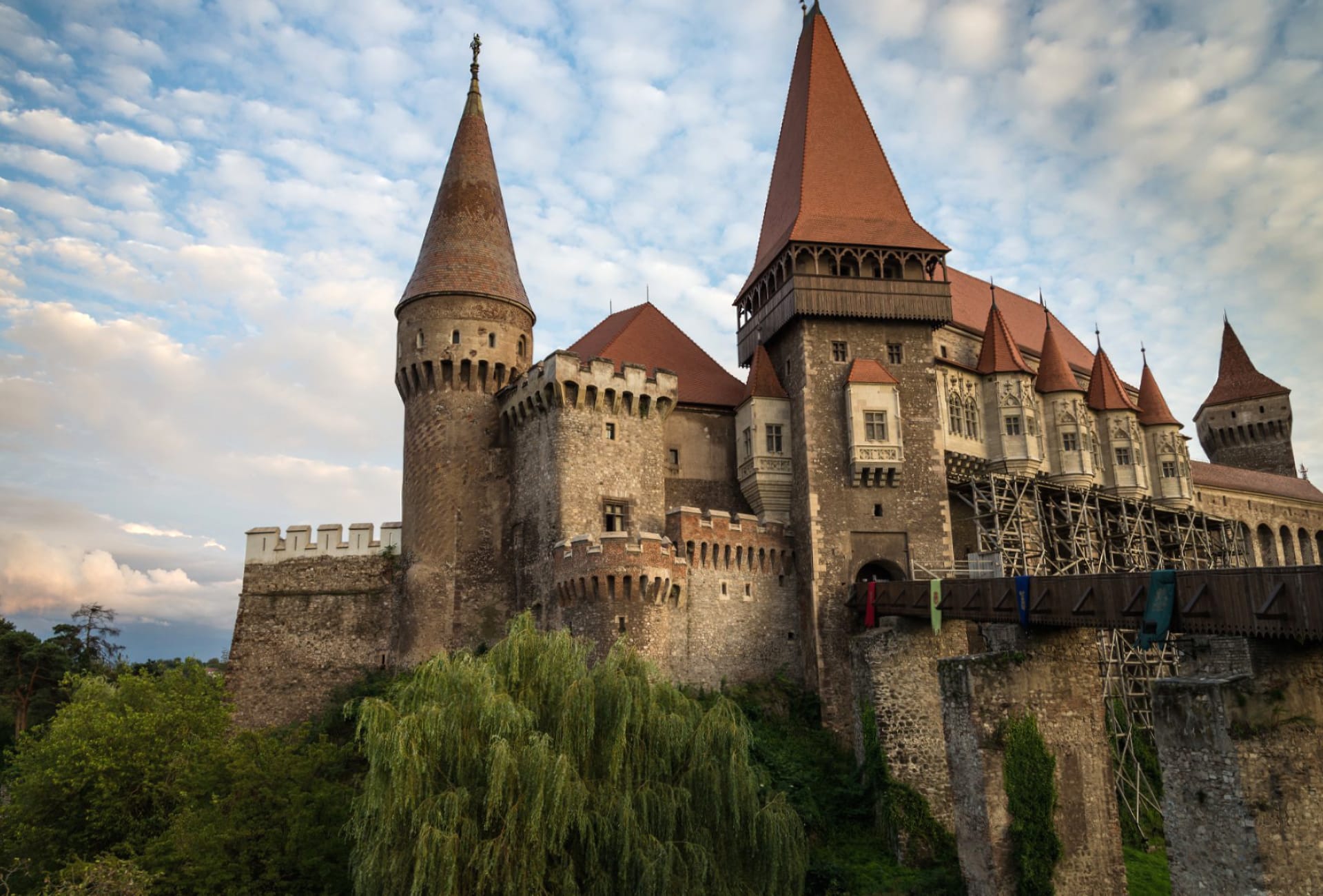 Corvin Castle at 750 x 1334 iPhone 6 size wallpapers HD quality