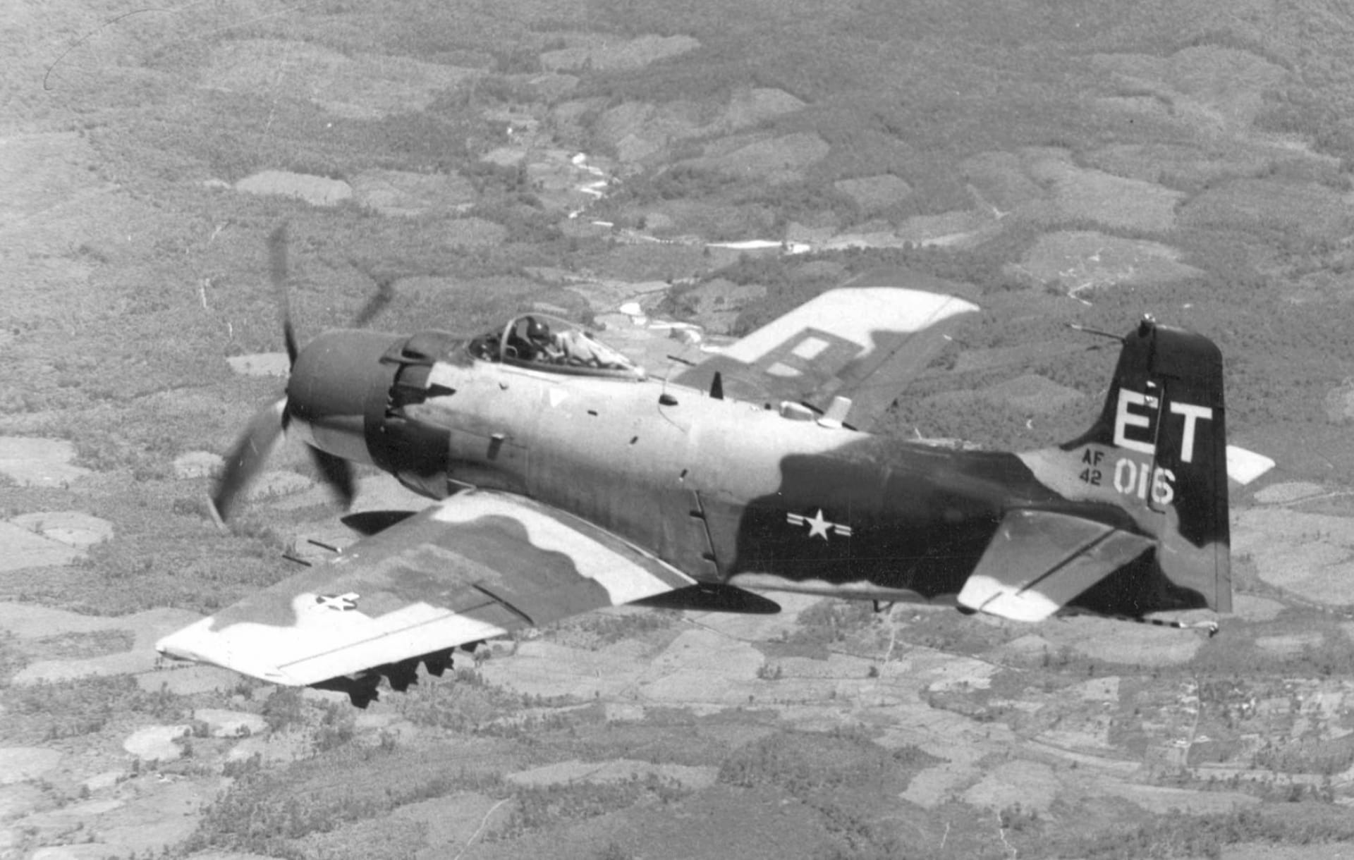 Douglas A-1 Skyraider at 1334 x 750 iPhone 7 size wallpapers HD quality