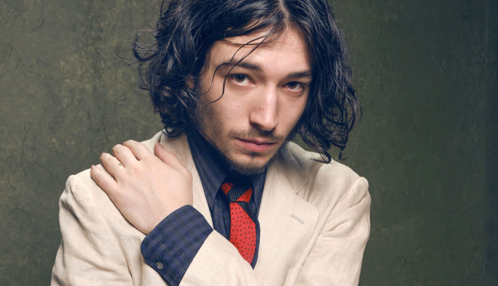Ezra Miller at 320 x 480 iPhone size wallpapers HD quality