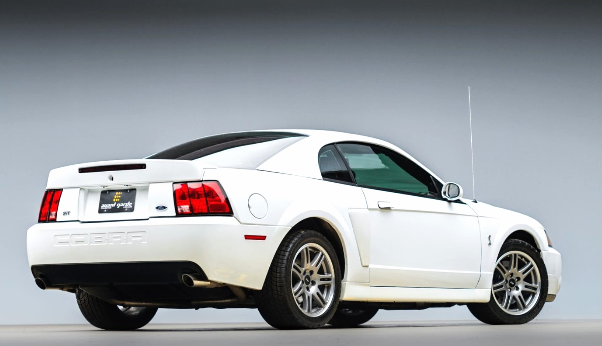Ford Mustang SVT Cobra at 1334 x 750 iPhone 7 size wallpapers HD quality