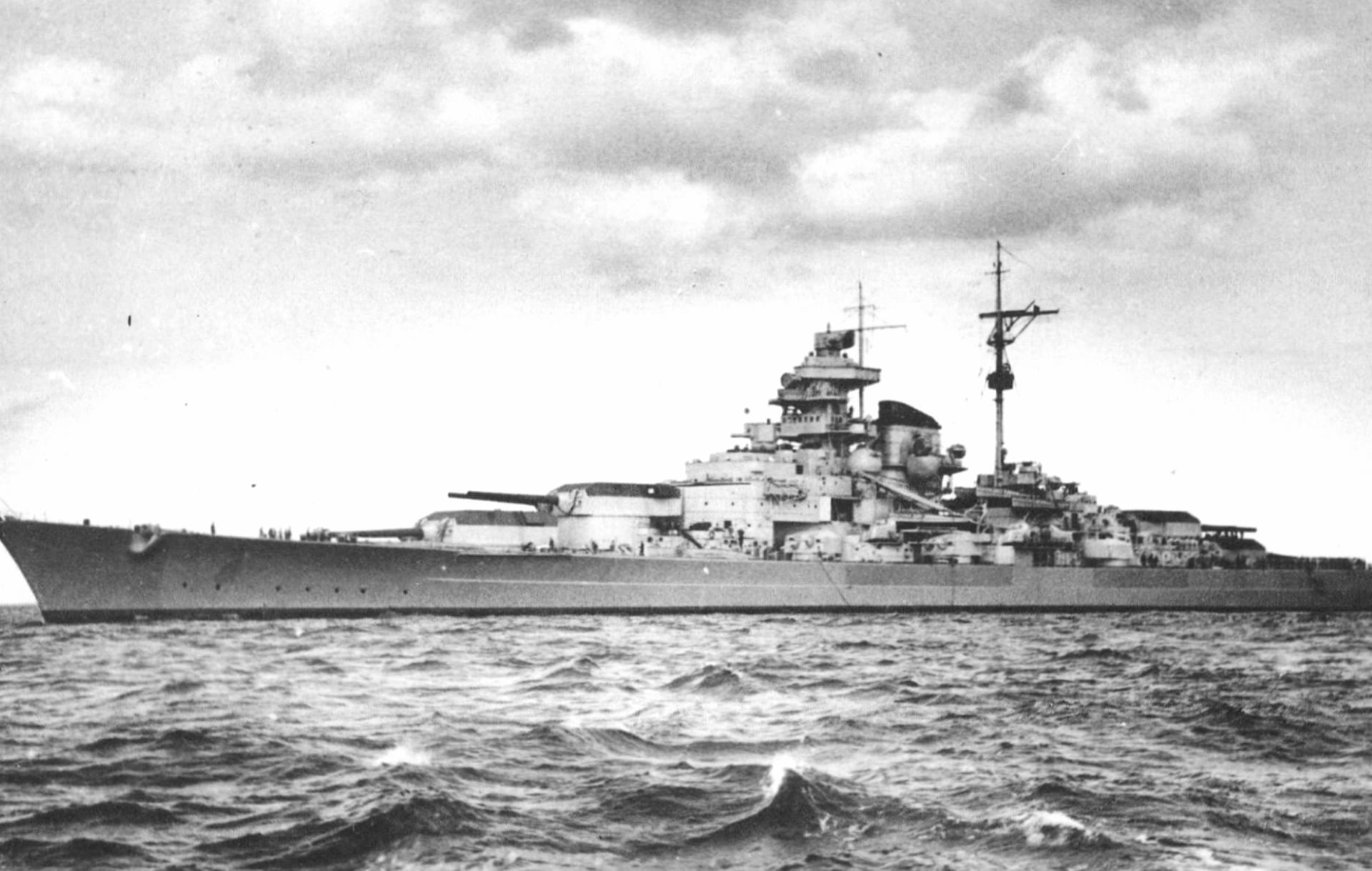 German battleship Tirpitz at 1024 x 768 size wallpapers HD quality