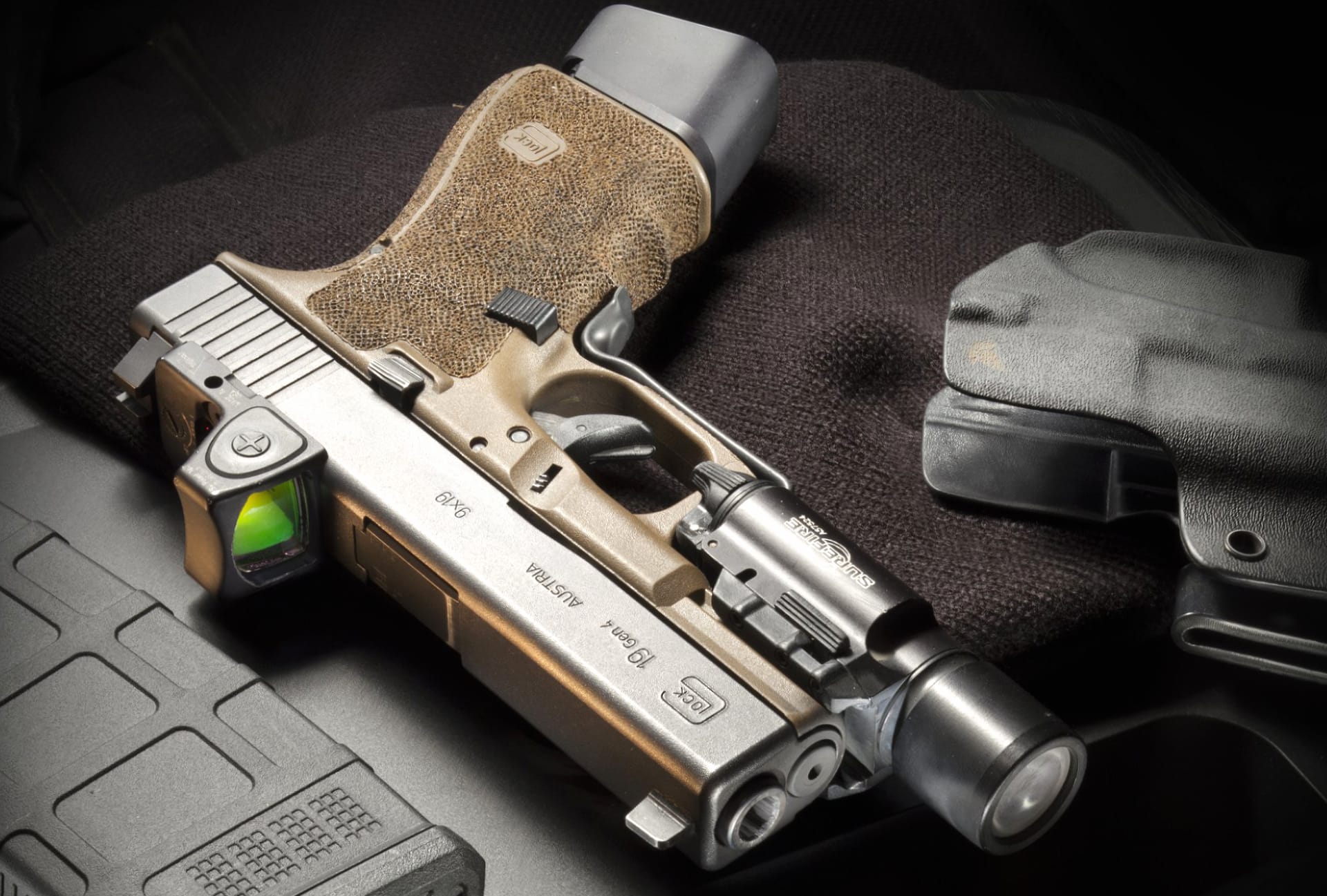 Glock 19 Gen4 at 1152 x 864 size wallpapers HD quality