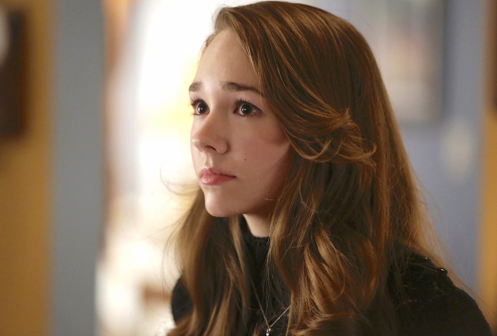 Holly Taylor at 1152 x 864 size wallpapers HD quality