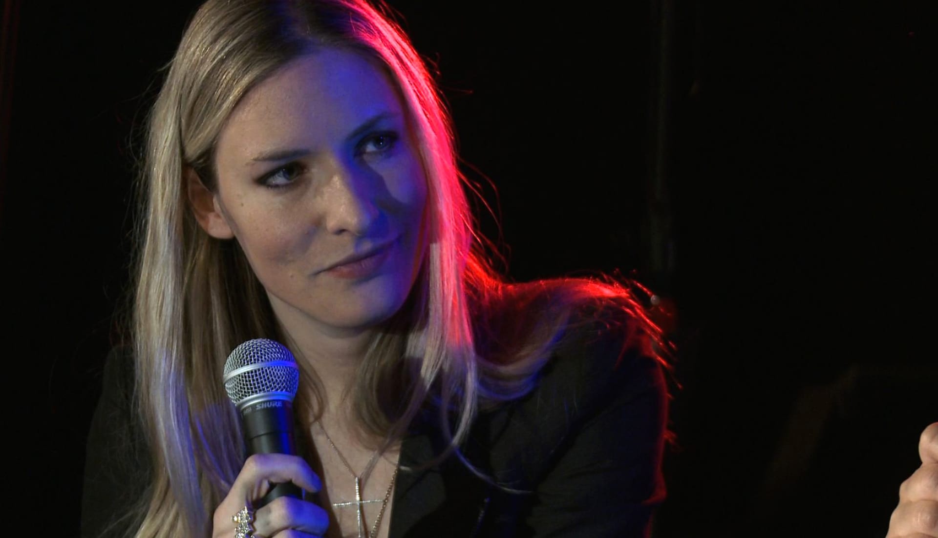 Holly Williams at 640 x 960 iPhone 4 size wallpapers HD quality