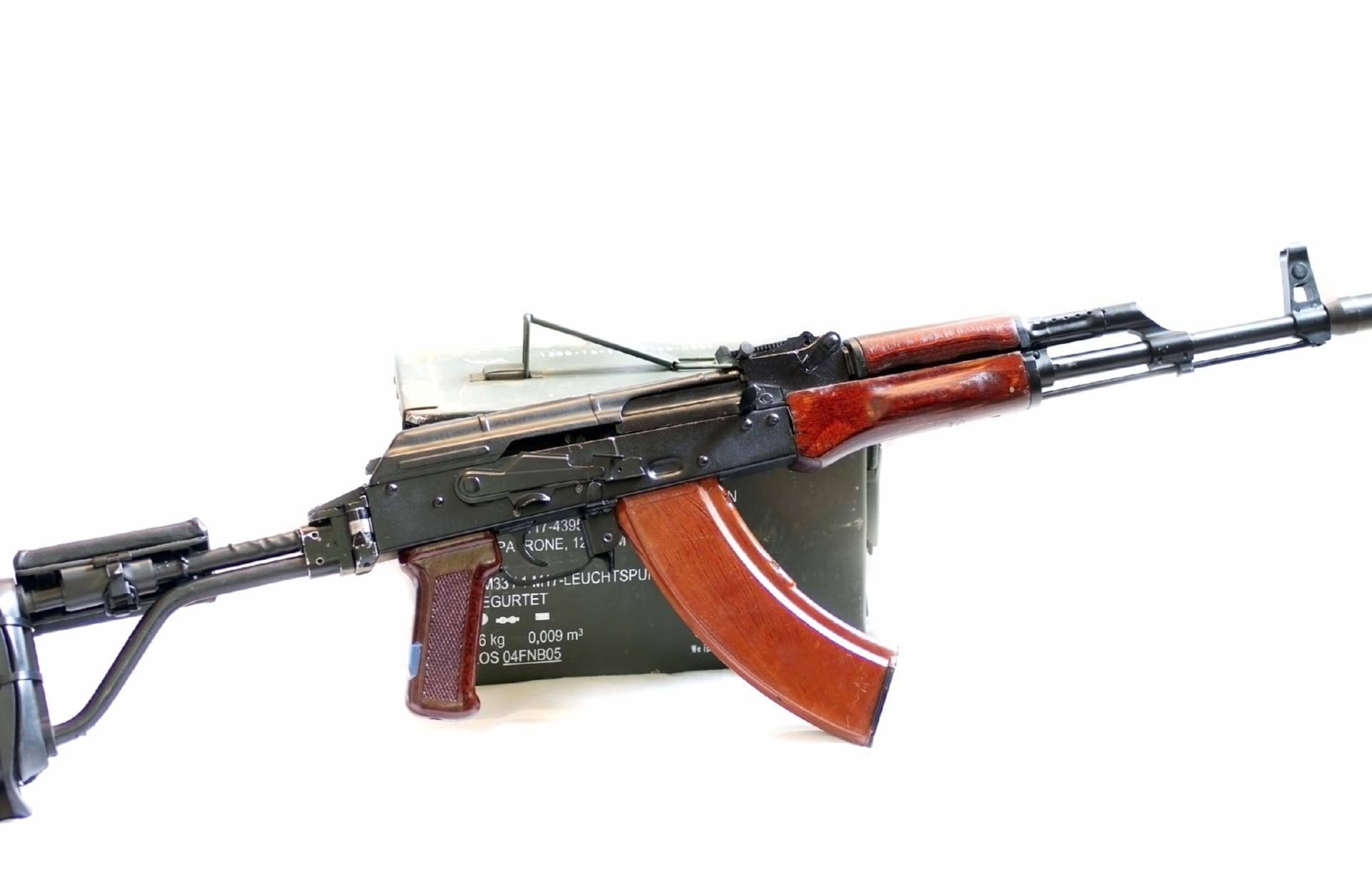 Izhmash Akm Assault Rifle at 640 x 1136 iPhone 5 size wallpapers HD quality