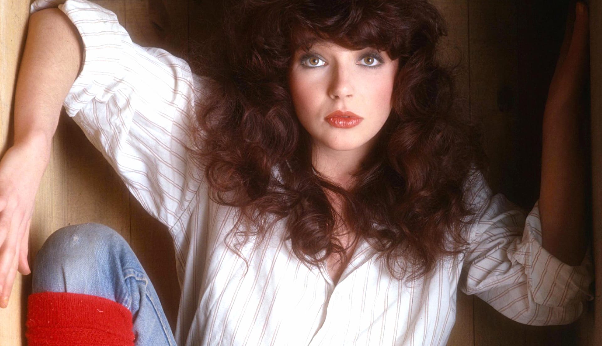 Kate Bush at 750 x 1334 iPhone 6 size wallpapers HD quality