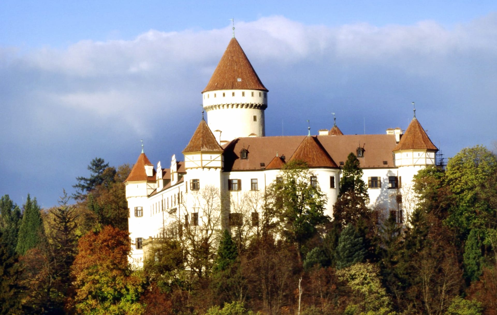 Konopiste Castle at 1600 x 1200 size wallpapers HD quality