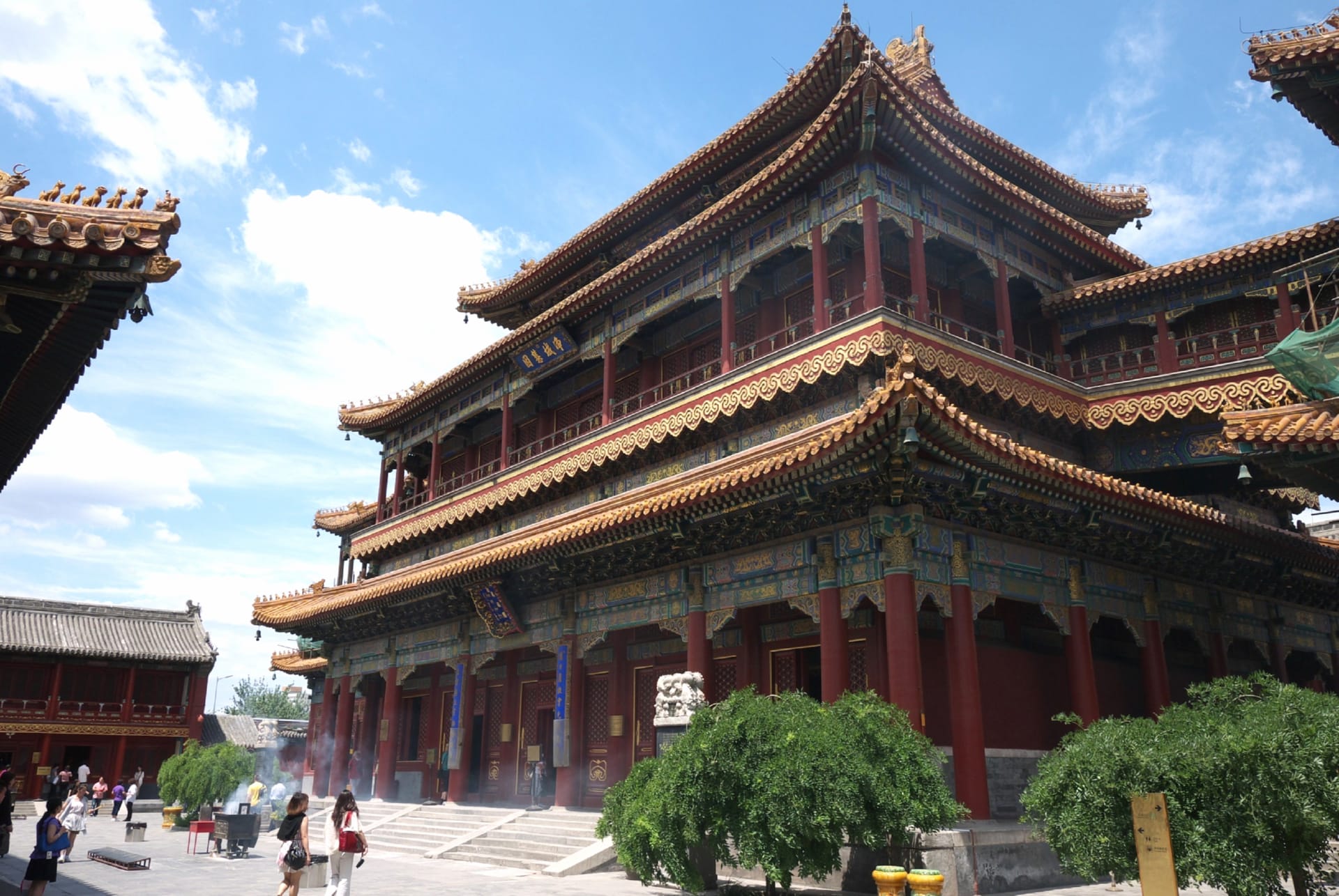 Lama Temple at 320 x 480 iPhone size wallpapers HD quality