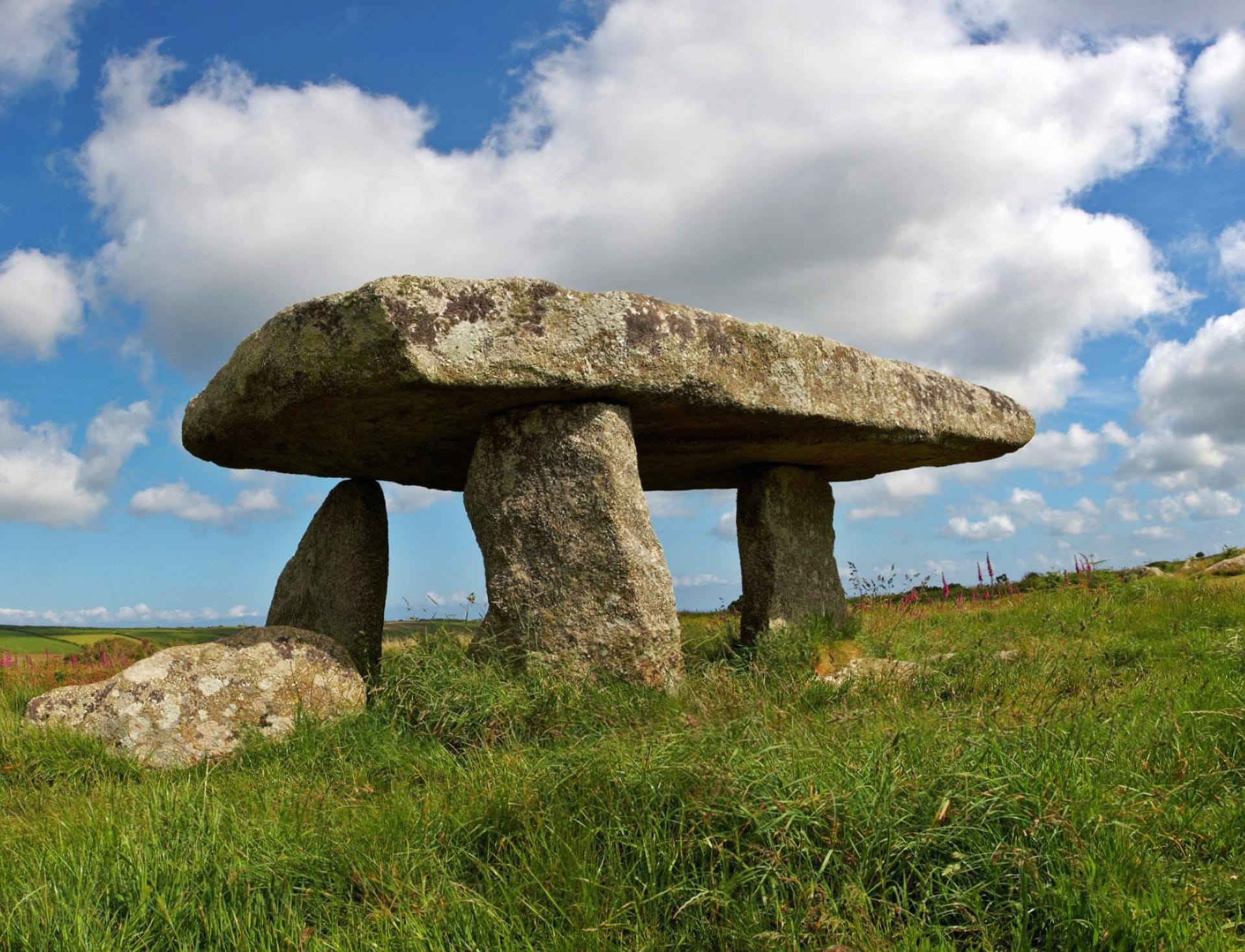 Lanyon Quoit at 640 x 960 iPhone 4 size wallpapers HD quality