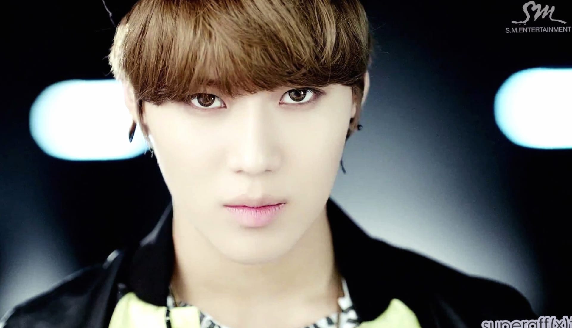 Lee Taemin at 640 x 1136 iPhone 5 size wallpapers HD quality