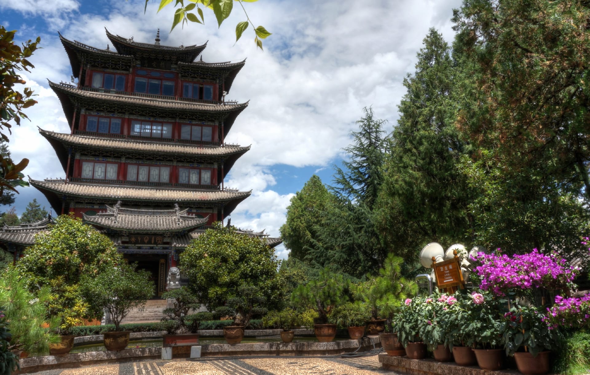 Lijiang Pagoda at 1152 x 864 size wallpapers HD quality