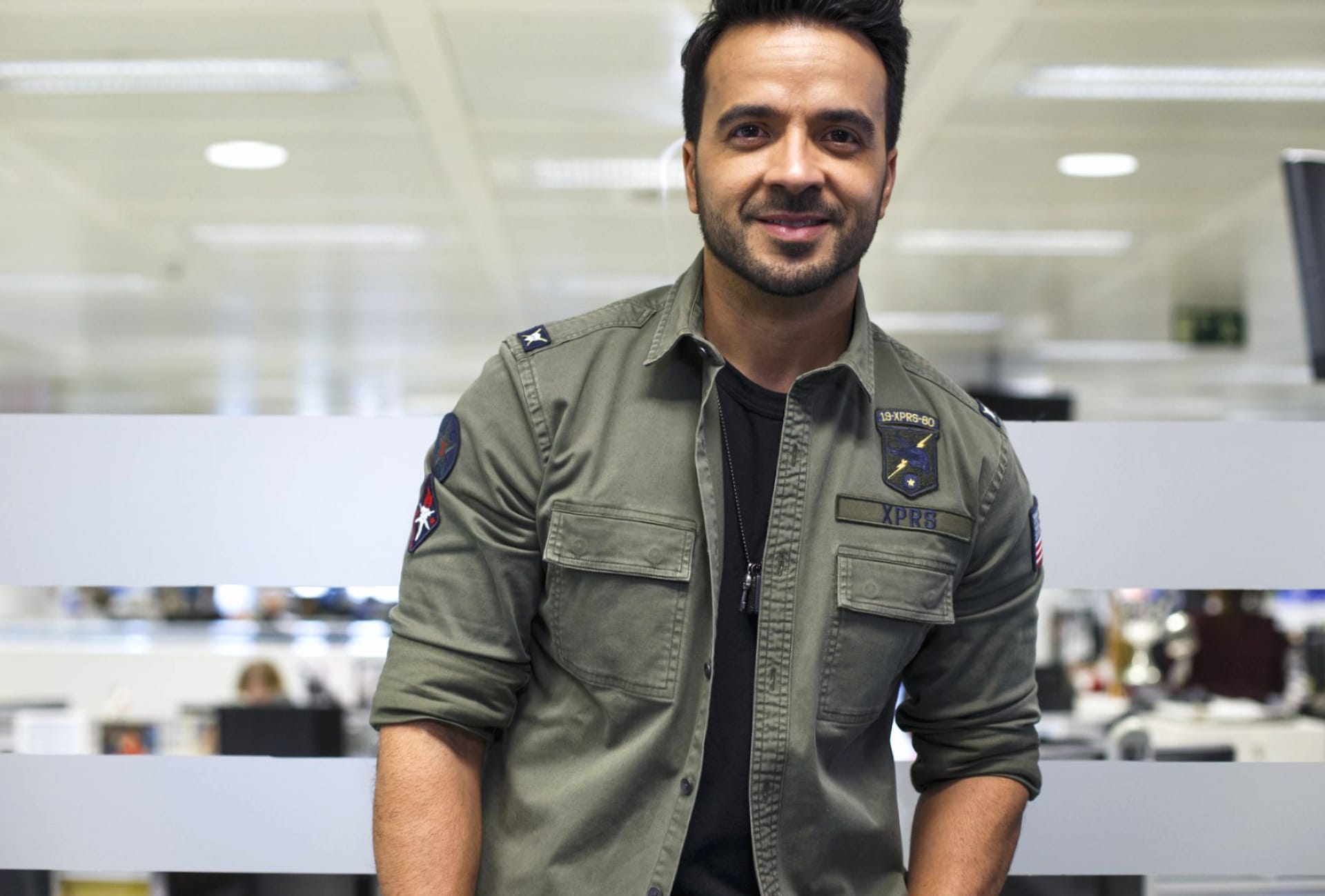 Luis Fonsi at 640 x 1136 iPhone 5 size wallpapers HD quality